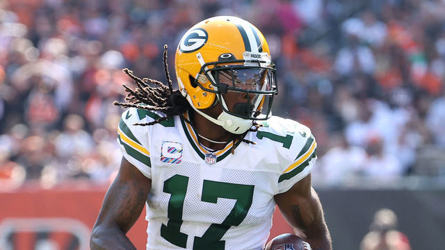 CINCINNATI, OHIO - OCTOBER 10: Davante Adams #17 of the Green Bay Packers runs the ball after a catch against the Cincinnati Bengals at Paul Brown Stadium on October 10, 2021 in Cincinnati, Ohio.