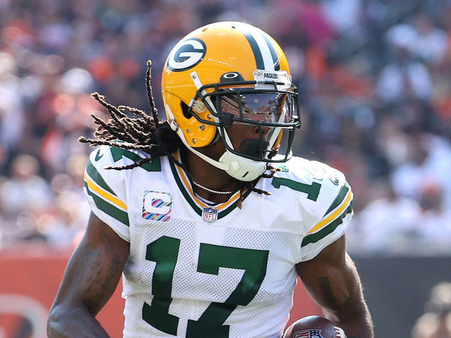 CINCINNATI, OHIO - OCTOBER 10: Davante Adams #17 of the Green Bay Packers runs the ball after a catch against the Cincinnati Bengals at Paul Brown Stadium on October 10, 2021 in Cincinnati, Ohio.