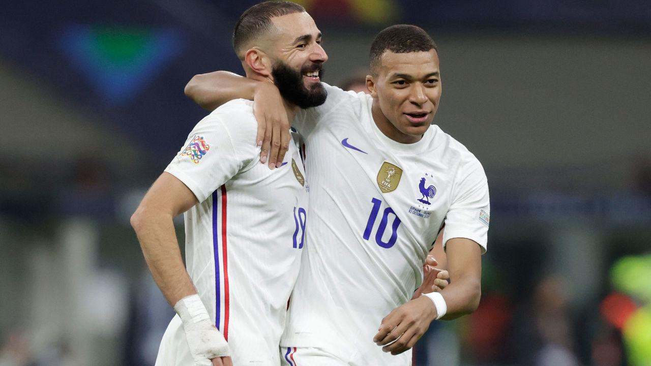 MILAN, ITALY - OCTOBER 10: Karim Benzema of France, Kylian Mbappe of France celebrating the victory during the UEFA Nations league match between Spain v France at the San Siro on October 10, 2021 in Milan Italy