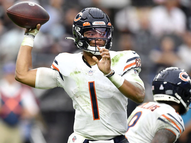 After sluggish start, Justin Fields leads two touchdown drives in Chicago  Bears debut - ESPN