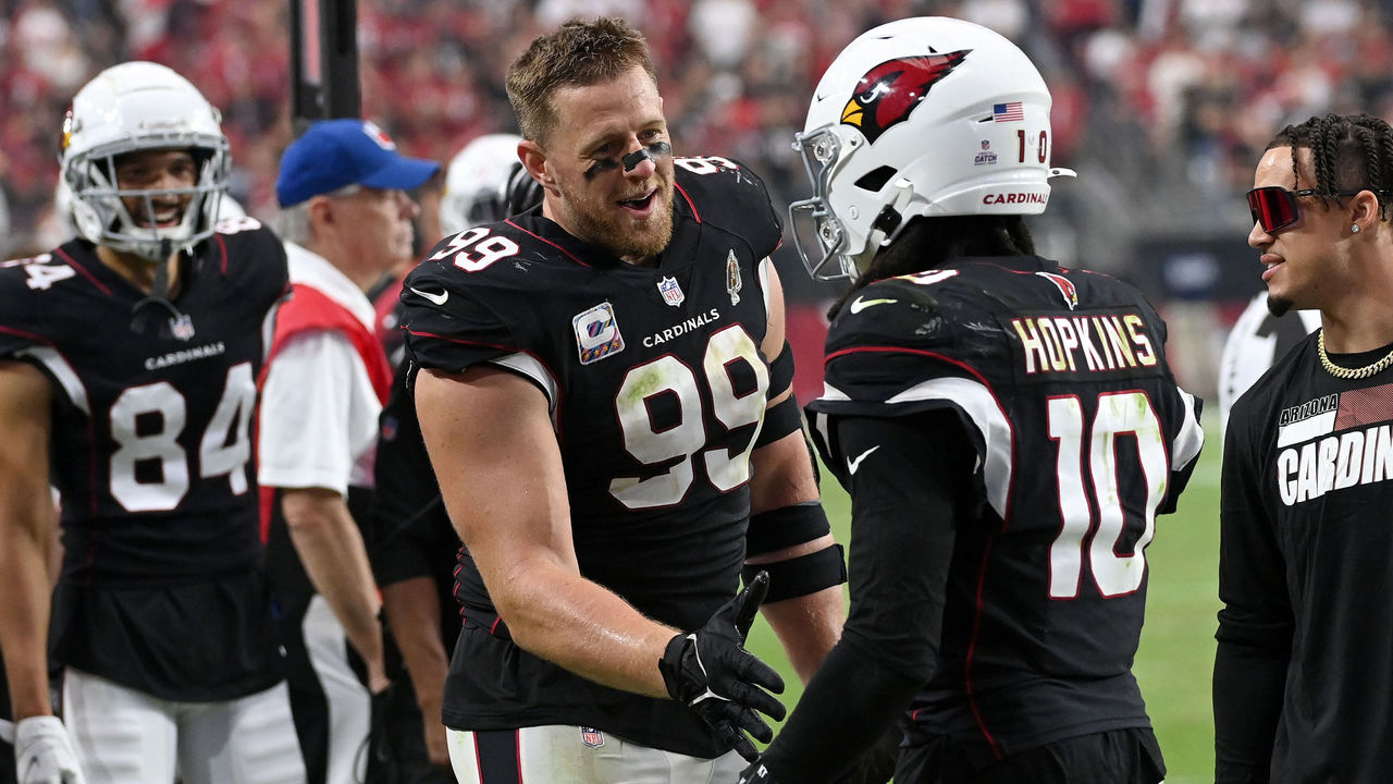 Arizona Cardinals tight end Maxx Williams (87) runs onto the field