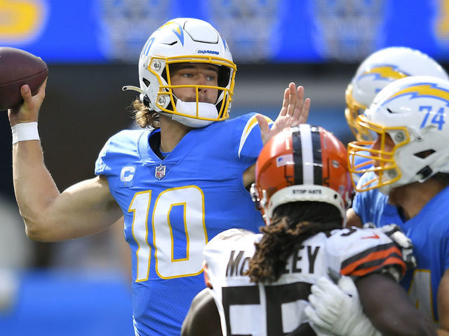 PHOTOS: Chargers bolt past Browns, 47-42