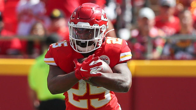 KANSAS CITY, MO - SEPTEMBER 26: Kansas City Chiefs running back Clyde Edwards-Helaire (25) holds the ball with two hands during a run in the third quarter of an AFC West matchup between the Los Angeles Chargers and Kansas City Chiefs on Sep 26, 2021 at GEHA Filed at Arrowhead Stadium in Kansas City, MO.