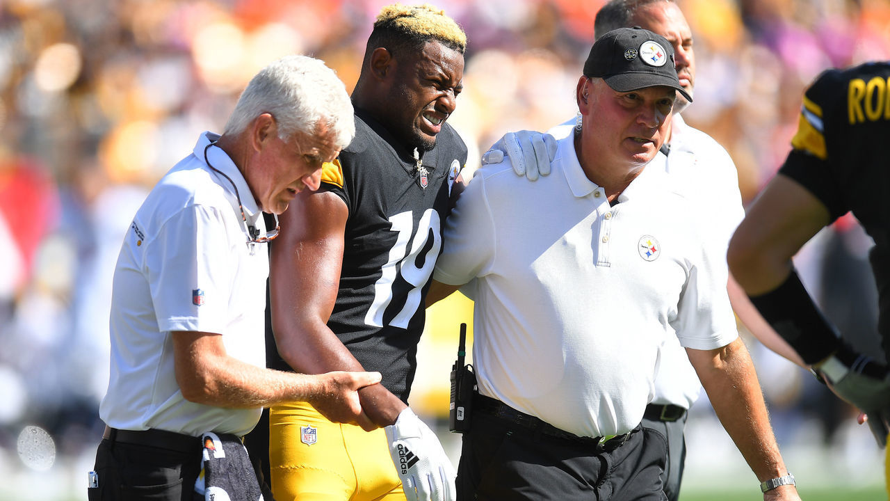 PITTSBURGH, PENNSYLVANIA - OCTOBER 10: JuJu Smith-Schuster #19 of the Pittsburgh Steelers reacts after being injured against the Denver Broncos during the second quarter at Heinz Field on October 10, 2021 in Pittsburgh, Pennsylvania.