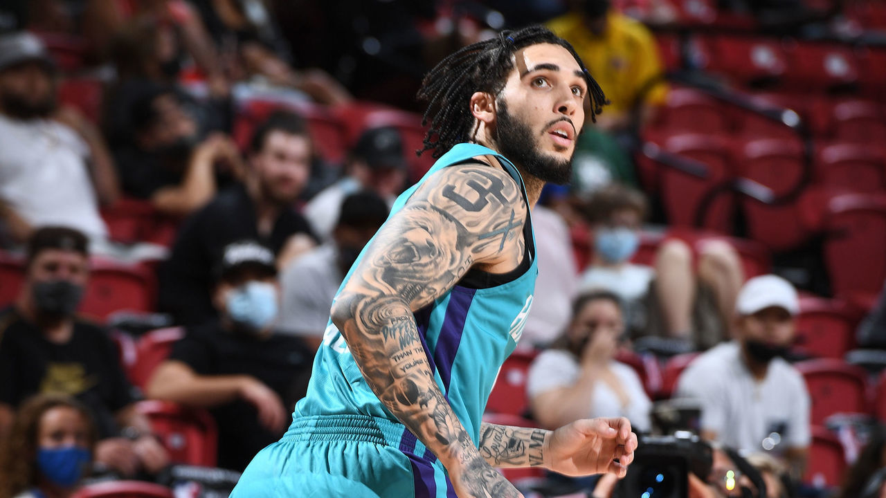 LAS VEGAS, NV - AUGUST 16: LiAngelo Ball #8 of Charlotte Hornets looks on during the game against the Chicago Bulls during the 2021 Las Vegas Summer League on August 16, 2021 at the Thomas & Mack Center in Las Vegas, Nevada. Mandatory Copyright Notice: Copyright 2021 NBAE