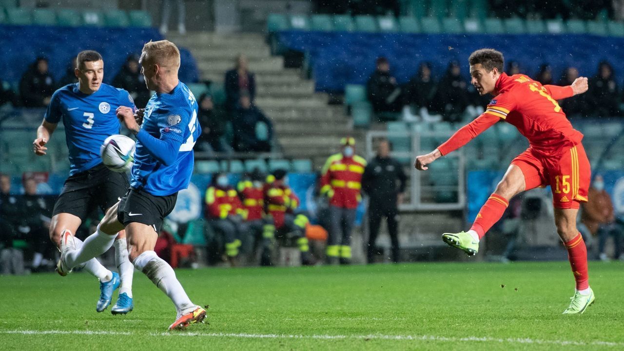 Wales' defender Ethan Ampadu (R) makes an attempt on goal past Estonia's defender Artur Pikk (L) during the FIFA World Cup Qatar 2022 qualification Group E football match between Estonia and Wales in Tallinn on October 11, 2021.