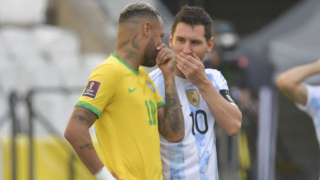 TOPSHOT - Brazil's Neymar (L) and Argentina's Lionel Messi talk before their South American qualification football match for the FIFA World Cup Qatar 2022 at the Neo Quimica Arena, also known as Corinthians Arena, in Sao Paulo, Brazil, on September 5, 2021.