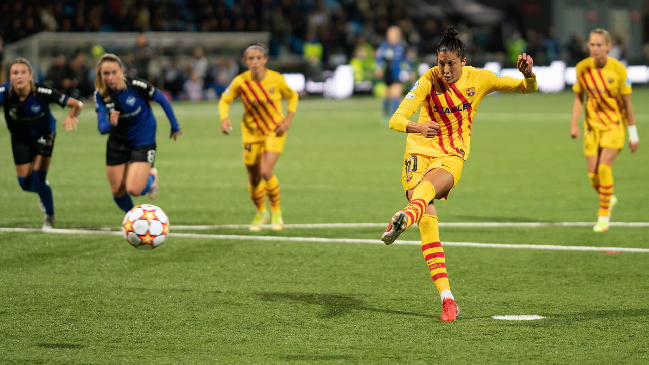 KOGE, DENMARK - OCTOBER 14: (BILD OUT) Jennifer Hermoso of FC Barcelona Scores her team´s second goal during the UEFA Women's Champions League group C match between HB Koge and FC Barcelona at Koge Stadium on October 14, 2021 in Koge, Denmark.