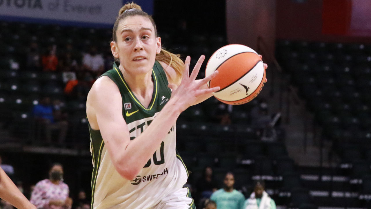EVERETT, WA - SEPTEMBER 2: Breanna Stewart #30 of the Seattle Storm drives to the basket during the game against the New York Liberty on September 2, 2021 at the Angel of the Winds Arena, in Everett, Washington. Mandatory Copyright Notice: Copyright 2019 NBAE