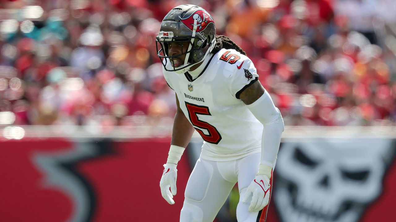 TAMPA, FL - OCTOBER 10: Tampa Bay Buccaneers Cornerback Richard Sherman (5) looks into the offensive backfield during the regular season game between the Miami Dolphins and the Tampa Bay Buccaneers on October 10, 2021 at Raymond James Stadium in Tampa, Florida.