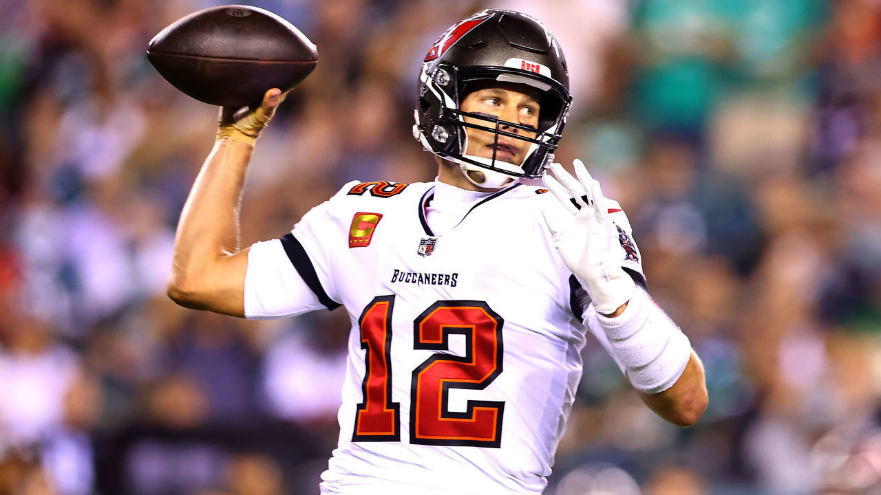 PHILADELPHIA, PENNSYLVANIA - OCTOBER 14: Quarterback Tom Brady #12 of the Tampa Bay Buccaneers throws a first quarter pass against the Philadelphia Eagles at Lincoln Financial Field on October 14, 2021 in Philadelphia, Pennsylvania.