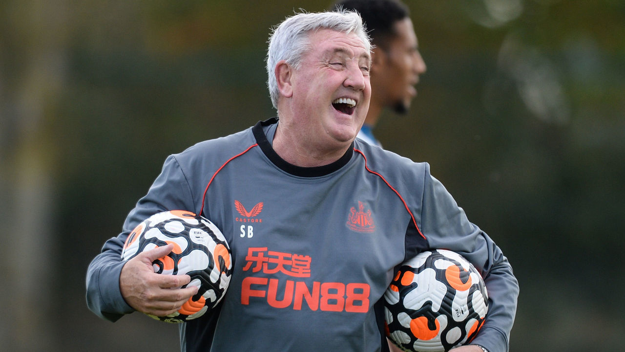 NEWCASTLE UPON TYNE, ENGLAND - OCTOBER 07: Newcastle United Head Coach Steve Bruce during the Newcastle United Training Session at the Newcastle United Training Centre on October 07, 2021 in Newcastle upon Tyne, England.