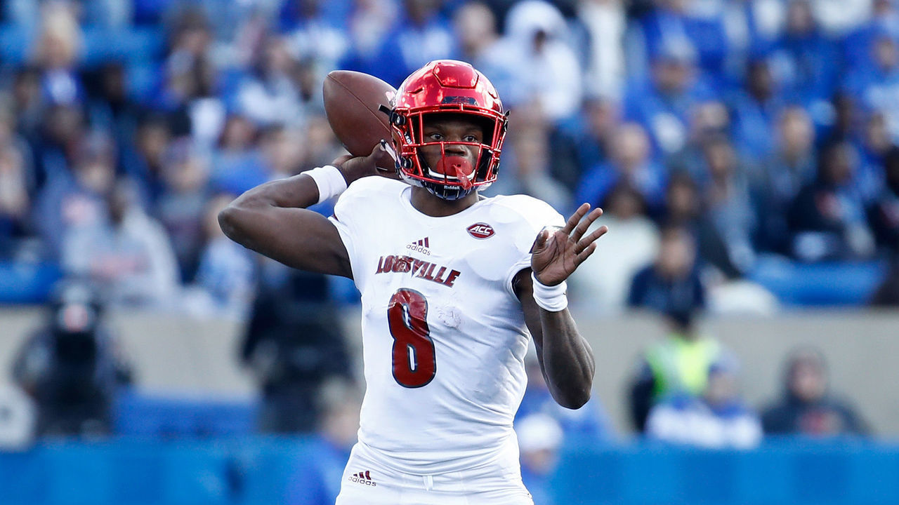 LEXINGTON, KY - NOVEMBER 25: Lamar Jackson #8 of the Louisville Cardinals throws a pass against the Kentucky Wildcats during the game at Commonwealth Stadium on November 25, 2017 in Lexington, Kentucky.