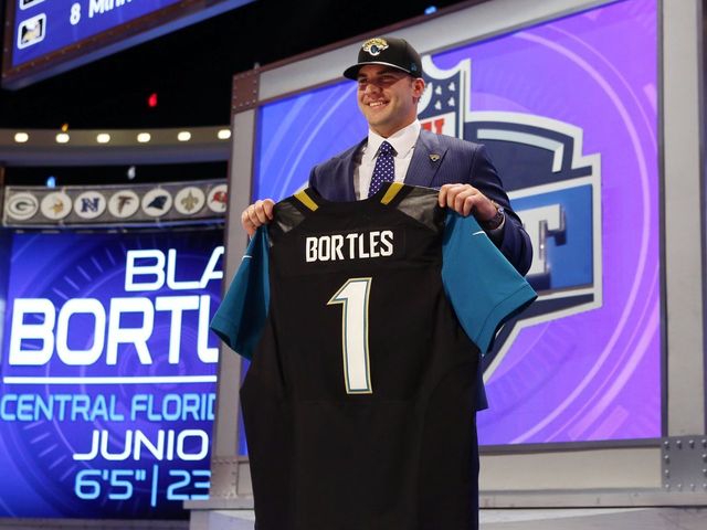 PHOTOS: Draft picks in uniform for 1st time at NFLPA's Rookie Premiere