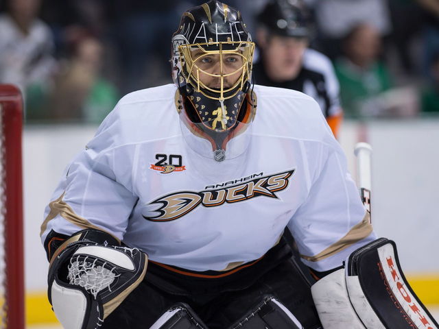Ducks' Frederik Andersen sustains apparent lower-body injury, leaves Game 3