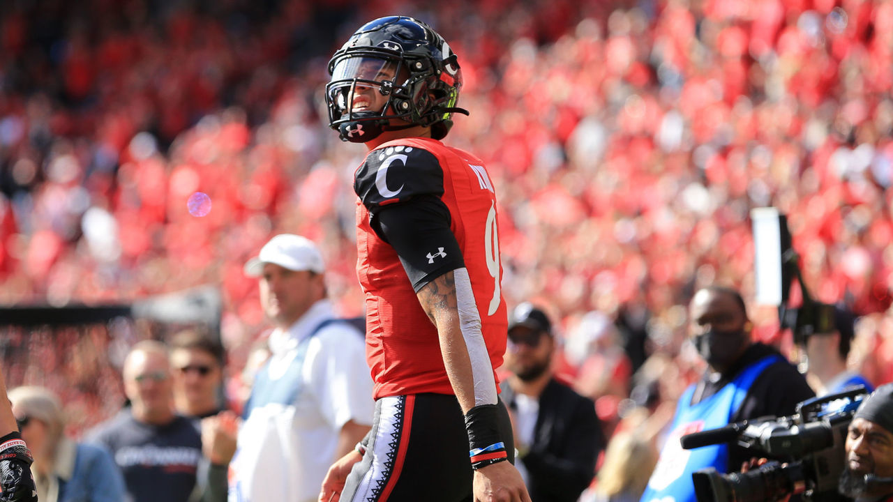 CINCINNATI, OH - OCTOBER 16: Cincinnati Bearcats quarterback Desmond Ridder (9) looks at the scoreboard during the game against the UCF Knights and the Cincinnati Bearcats on October 16, 2021, at Nippert Stadium in Cincinnati, OH.