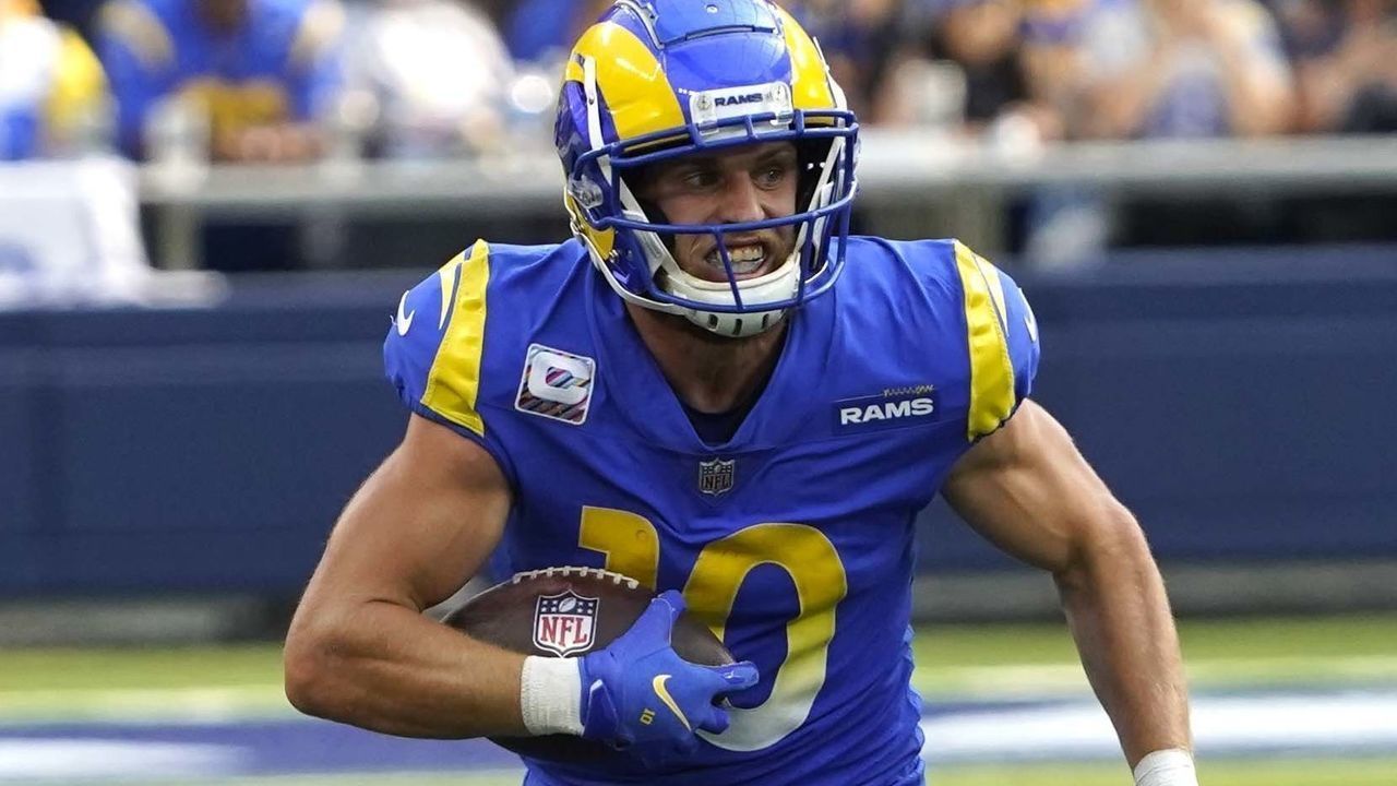 INGLEWOOD, CA - OCTOBER 3: Cooper Kupp #10 of the Rams during the NFL game between the Arizona Cardinals and the Los Angeles Rams on October 03, 2021, at SoFi Stadium in Inglewood, CA.