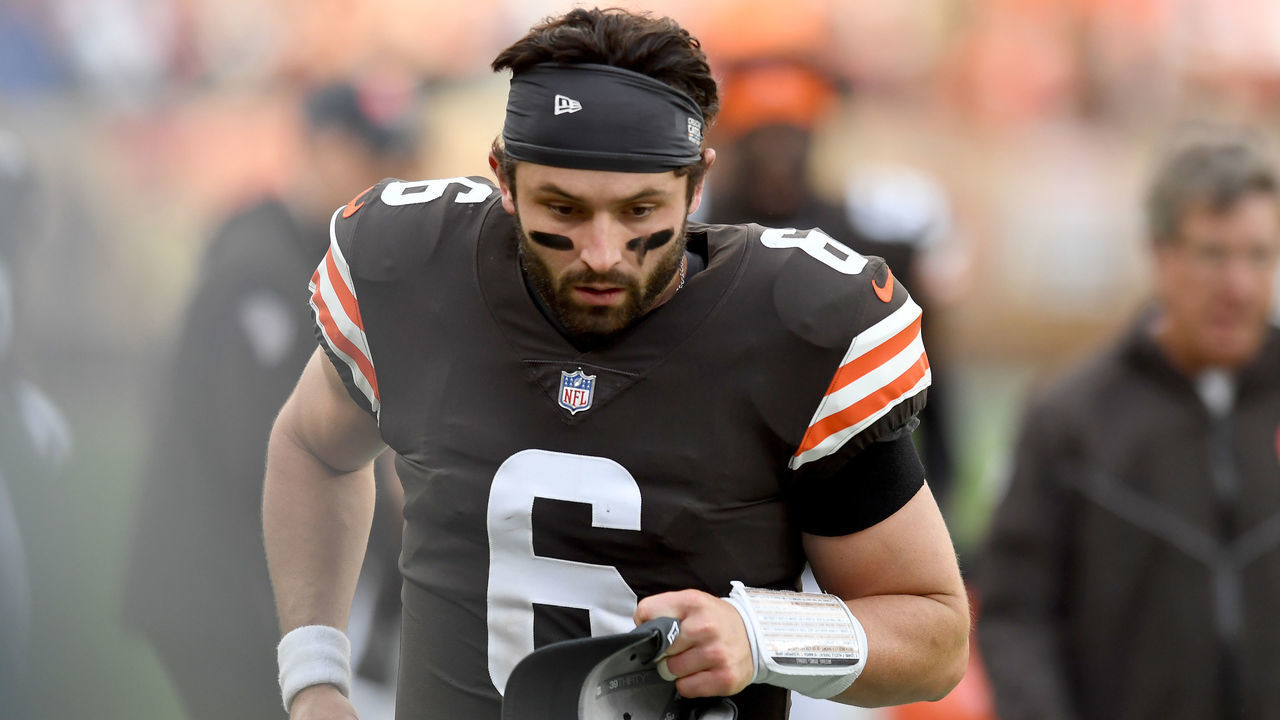 CLEVELAND, OHIO - OCTOBER 17: Baker Mayfield #6 of the Cleveland Browns runs back to the locker room at the end of the first half against the Arizona Cardinals at FirstEnergy Stadium on October 17, 2021 in Cleveland, Ohio.