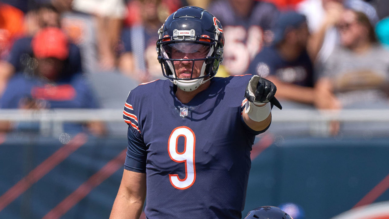 CHICAGO, IL - AUGUST 14: Chicago Bears quarterback Nick Foles (9) points down field during a preseason game between the Chicago Bears and the Miami Dolphins on August 14, 2021 at Soldier Field in Chicago, IL.