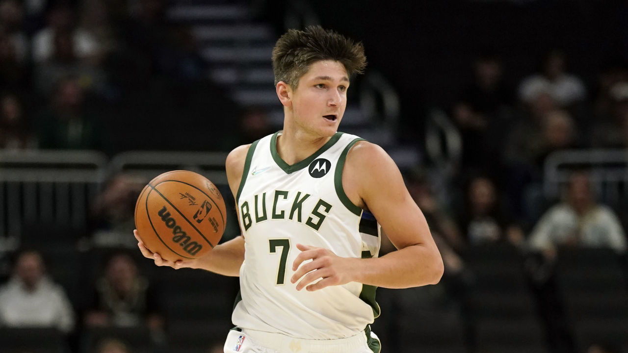 MILWAUKEE, WISCONSIN - OCTOBER 10: Grayson Allen #7 of the Milwaukee Bucks dribbles the ball against the Oklahoma City Thunder in the first half during a preseason game at Fiserv Forum on October 10, 2021 in Milwaukee, Wisconsin.