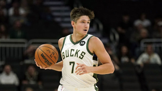 MILWAUKEE, WISCONSIN - OCTOBER 10: Grayson Allen #7 of the Milwaukee Bucks dribbles the ball against the Oklahoma City Thunder in the first half during a preseason game at Fiserv Forum on October 10, 2021 in Milwaukee, Wisconsin.