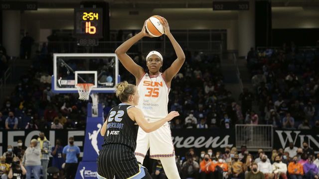 CHICAGO, IL - OCTOBER 6: Jonquel Jones #35 of the Connecticut Sun handles the ball during the game against the Chicago Sky during Game 4 of the 2021 WNBA Semifinals on October 6, 2021 at the Wintrust Arena in Chicago, Illinois. Mandatory Copyright Notice: Copyright 2021 NBAE