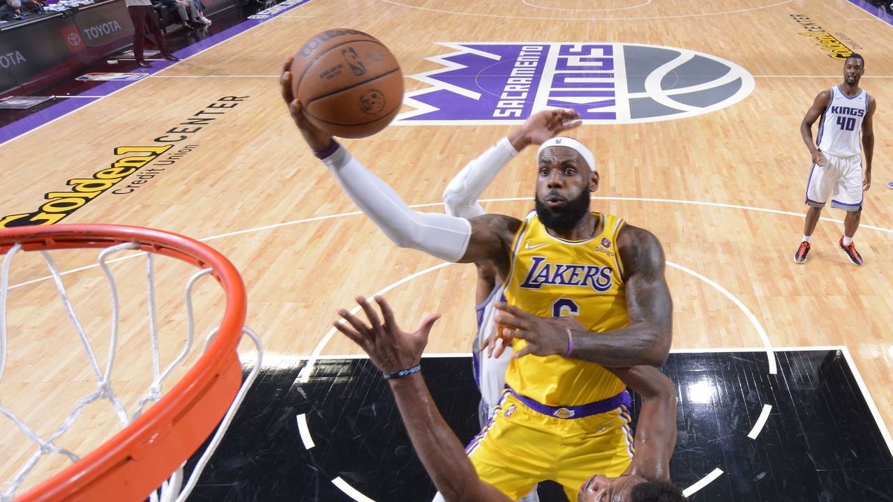 SACRAMENTO, CA - OCTOBER 14: LeBron James #6 of the Los Angeles Lakers shoots the ball during a preseason game against the Sacramento Kings on October 14, 2021 at Golden 1 Center in Sacramento, California. Mandatory Copyright Notice: Copyright 2021 NBAE