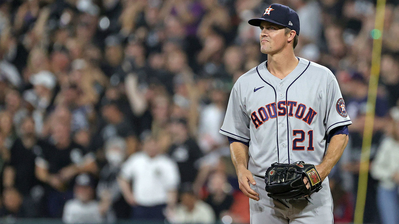 CHICAGO, ILLINOIS - OCTOBER 10: Zack Greinke #21 of the Houston Astros prepares to throw a pitch against the Chicago White Sox during game three of the American League Division Series at Guaranteed Rate Field on October 10, 2021 in Chicago, Illinois.