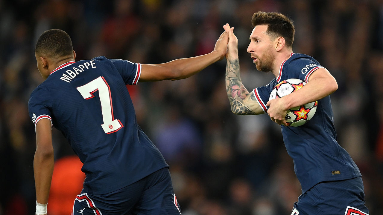 PARIS, FRANCE - OCTOBER 19: Lionel Messi of Paris Saint-Germain celebrates after scoring their side's second goal with Kylian Mbappe during the UEFA Champions League group A match between Paris Saint-Germain and RB Leipzig at Parc des Princes on October 19, 2021 in Paris, France.