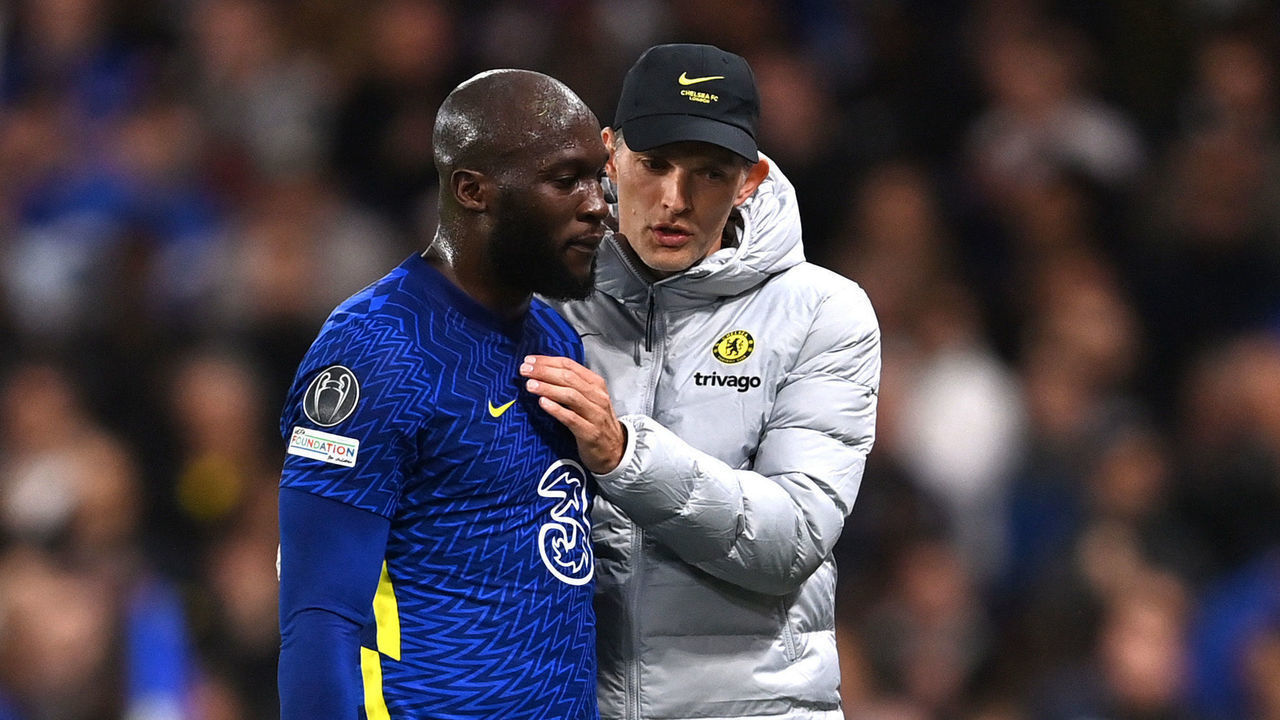 LONDON, ENGLAND - OCTOBER 20: Romelu Lukaku of Chelsea is embraced by Thomas Tuchel, Manager of Chelsea as he is substituted off during the UEFA Champions League group H match between Chelsea FC and Malmo FF at Stamford Bridge on October 20, 2021 in London, England.