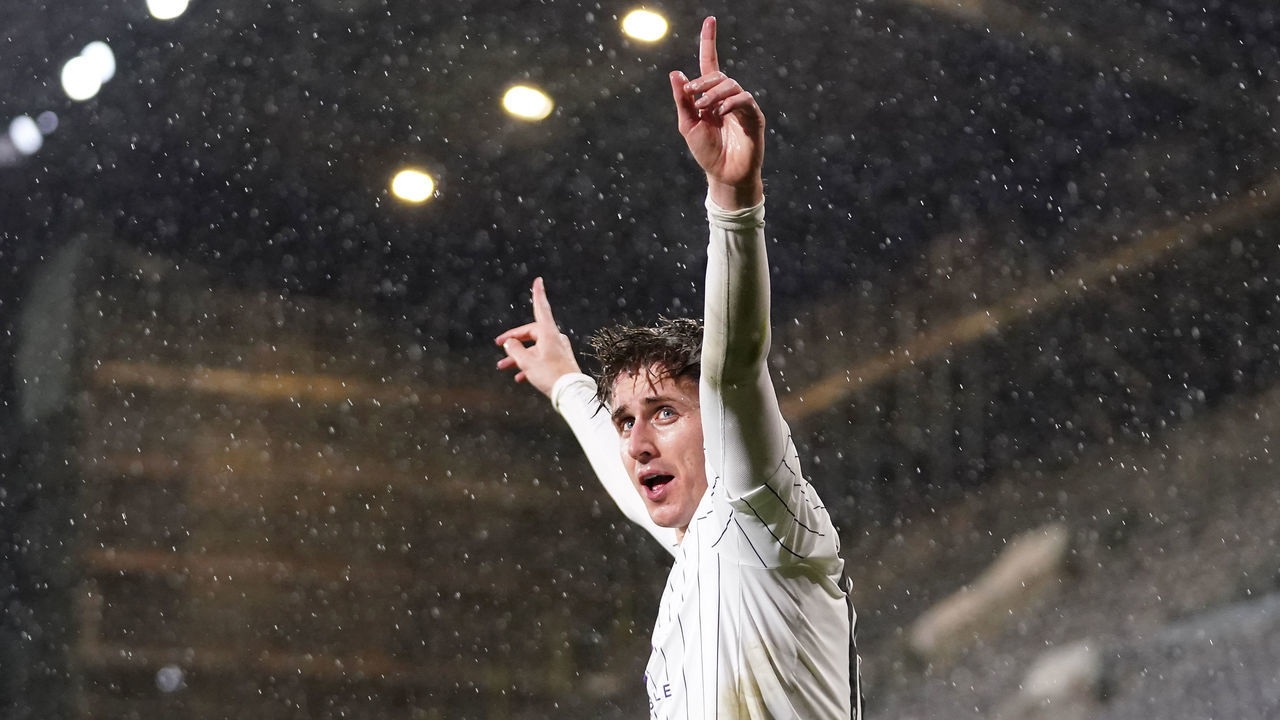 Fulham's Tom Cairney celebrates scoring their side's first goal of the game during the Sky Bet Championship match at Craven Cottage, London. Picture date: Wednesday October 20, 2021.