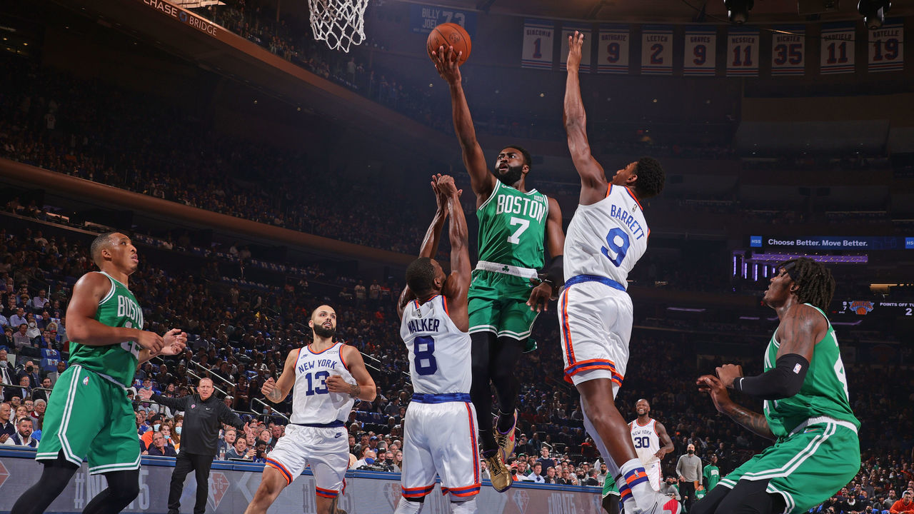 NEW YORK, NY - OCTOBER 20: Jaylen Brown #7 of the Boston Celtics drives to the basket against the New York Knicks on October 20, 2021 at Madison Square Garden in New York, New York. NOTE TO USER: User expressly acknowledges and agrees that, by downloading and/or using this Photograph, user is consenting to the terms and conditions of the Getty Images License Agreement. Mandatory Copyright Notice: Copyright 2021 NBAE
