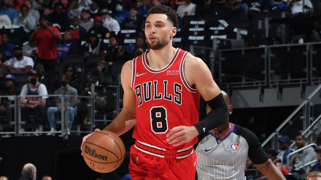 DETROIT, MI - OCTOBER 20: Zach LaVine #8 of the Chicago Bulls handles the ball against the Detroit Pistons on October 20, 2021 at Little Caesars Arena in Detroit, Michigan. NOTE TO USER: User expressly acknowledges and agrees that, by downloading and/or using this photograph, User is consenting to the terms and conditions of the Getty Images License Agreement. Mandatory Copyright Notice: Copyright 2021 NBAE