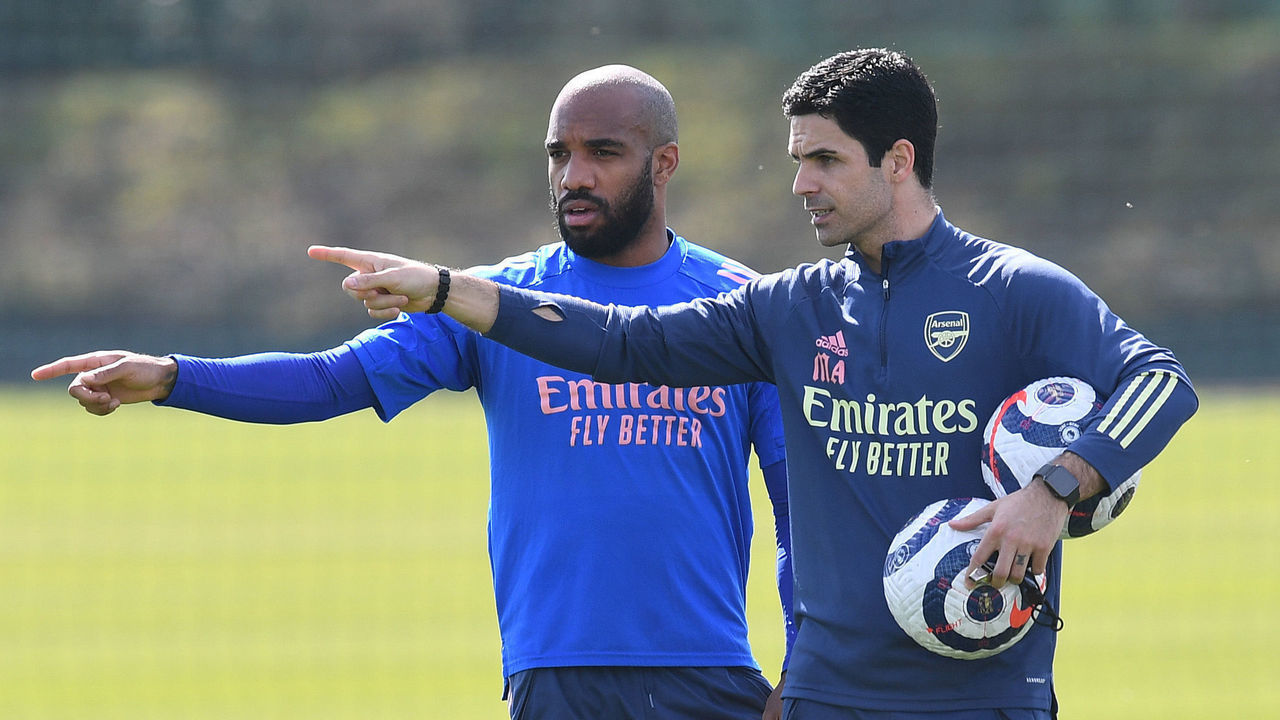 ST ALBANS, ENGLAND - MARCH 30: Arsenal manager Mikel Arteta with Alex Lacazette during a training session at London Colney on March 30, 2021 in St Albans, England.