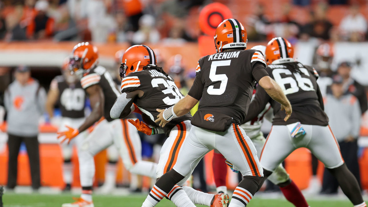 CLEVELAND, OH - OCTOBER 17: Cleveland Browns running back D'Ernest Johnson (30) takes a handoff from Cleveland Browns quarterback Case Keenum (5) during the fourth quarter of the National Football League game between the Arizona Cardinals and Cleveland Browns on October 17, 2021, at FirstEnergy Stadium in Cleveland, OH.