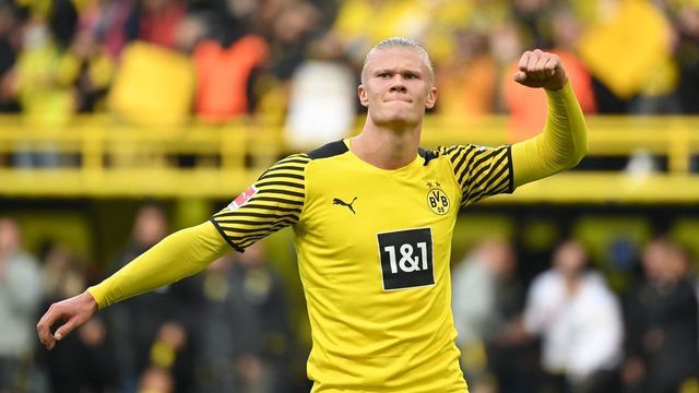 Dortmund's Norwegian forward Erling Braut Haaland celebrates scoring his team's third goal during the German first division Bundesliga football match BVB Borussia Dortmund v Mainz 05 in Dortmund, western Germany, on October 16, 2021. - DFL REGULATIONS PROHIBIT ANY USE OF PHOTOGRAPHS AS IMAGE SEQUENCES AND/OR QUASI-VIDEO
