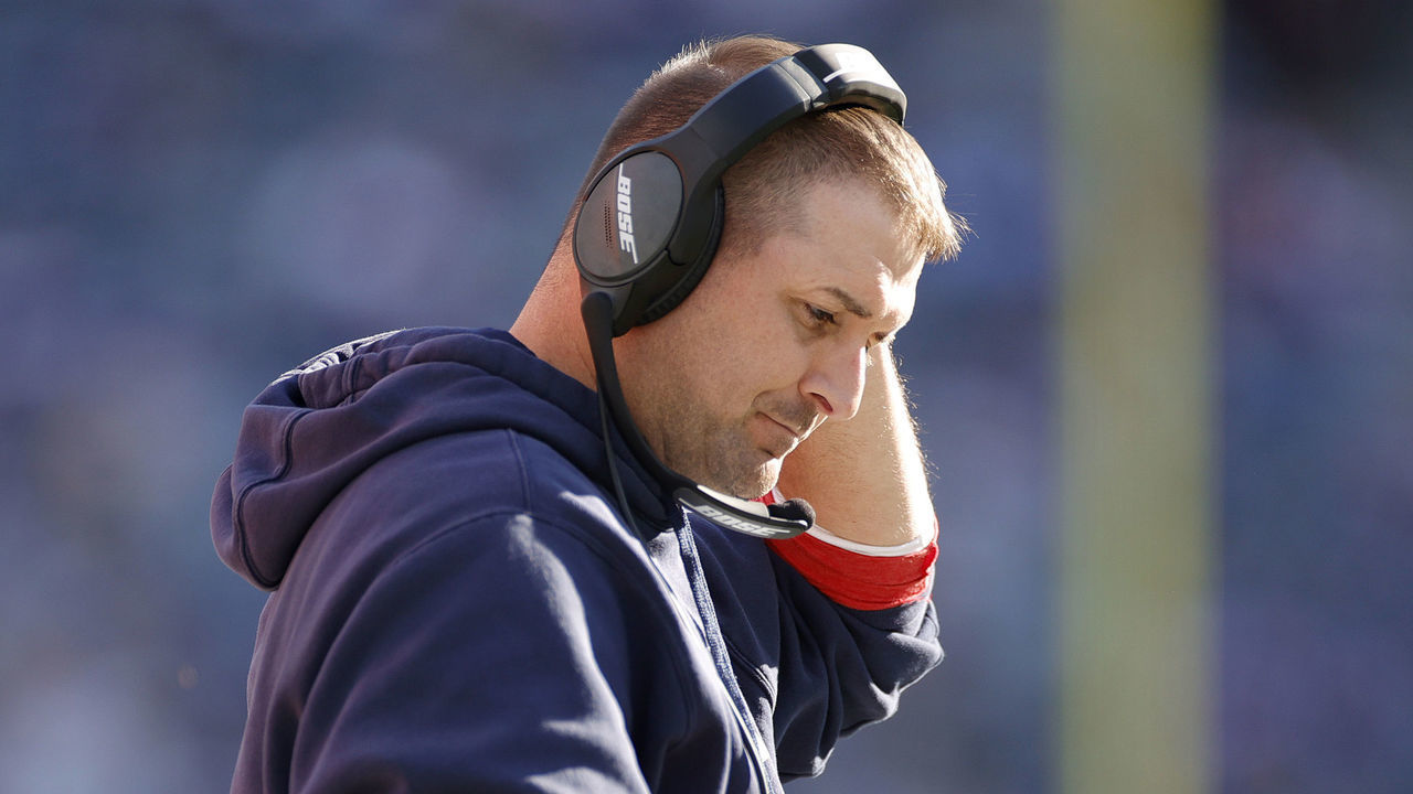 EAST RUTHERFORD, NEW JERSEY - OCTOBER 17: Head coach Joe Judge of the New York Giants reacts in the fourth quarter against the Los Angeles Rams at MetLife Stadium on October 17, 2021 in East Rutherford, New Jersey.
