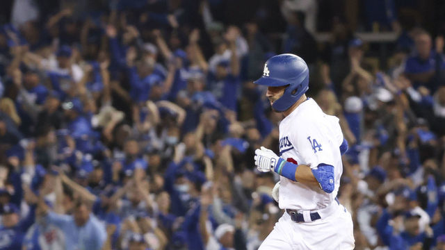 Los Angeles, CA - October 21: Los Angeles Dodgers' Chris Taylor rounds the bases after a solo home run during the seventh inning in game five in the 2021 National League Championship Series against the Atlanta Braves at Dodger Stadium on Thursday, Oct. 21, 2021 in Los Angeles, CA. (Robert Gauthier / Los Angeles Times via Getty Images)