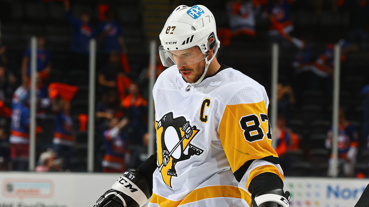 UNIONDALE, NEW YORK - MAY 26: Sidney Crosby #87 of the Pittsburgh Penguins reacts during the third period against the New York Islanders in Game Six of the First Round of the 2021 Stanley Cup Playoffs at Nassau Coliseum on May 26, 2021 in Uniondale, New York.