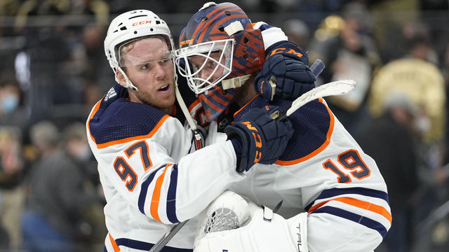 LAS VEGAS, NEVADA - OCTOBER 22: The Edmonton Oilers celebrate after defeating the Vegas Golden Knights at T-Mobile Arena on October 22, 2021 in Las Vegas, Nevada.