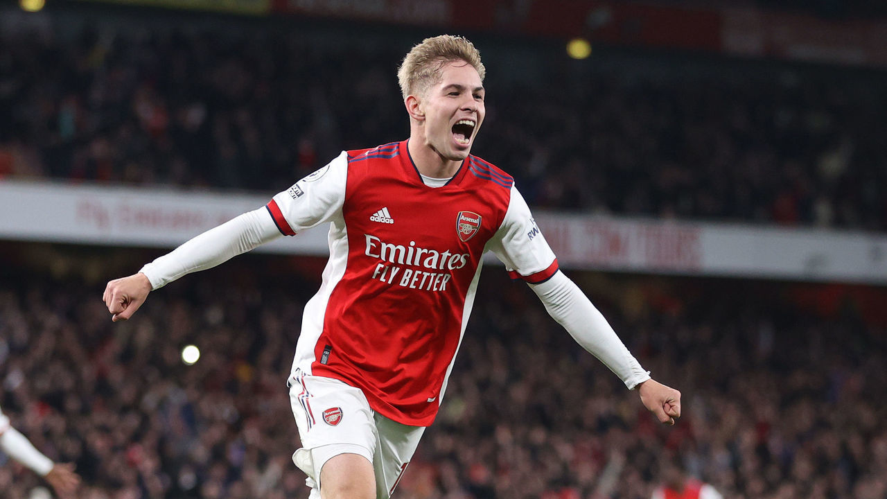 LONDON, ENGLAND - OCTOBER 22: Emile Smith Rowe of Arsenal celebrates scoring the third goal during the Premier League match between Arsenal and Aston Villa at Emirates Stadium on October 22, 2021 in London, England.