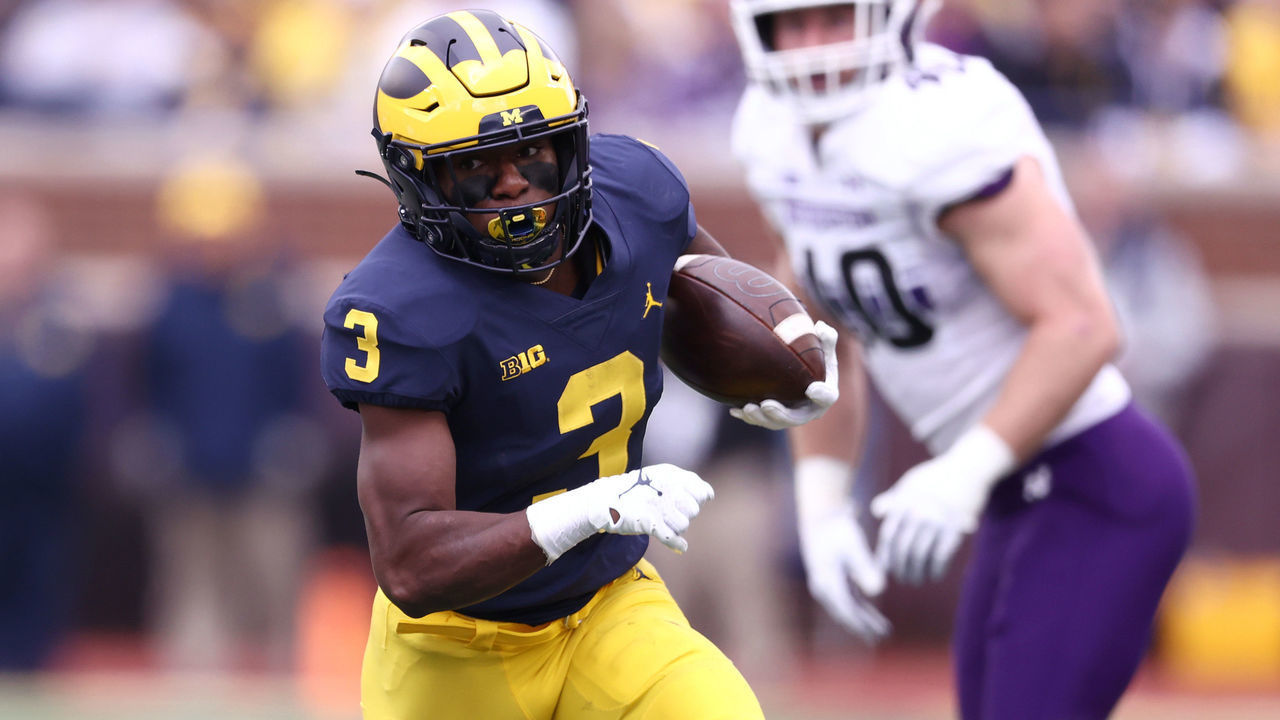 ANN ARBOR, MICHIGAN - OCTOBER 23: A.J. Henning #3 of the Michigan Wolverines looks for yards after a first half catch in front of Peter McIntyre #40 of the Northwestern Wildcats at Michigan Stadium on October 23, 2021 in Ann Arbor, Michigan.