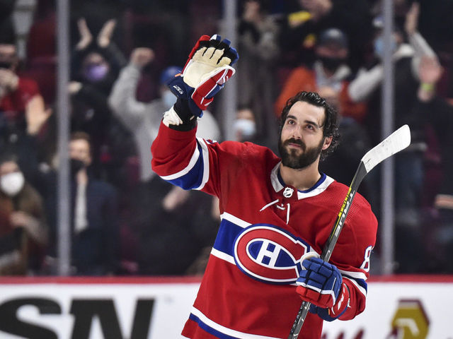 MONTREAL, QC - OCTOBER 23: Mathieu Perreault #85 of the Montreal Canadiens is awarded the first star of the game after scoring three goals against the Detroit Red Wings at Centre Bell on October 23, 2021 in Montreal, Canada. The Canadiens won 6-1.