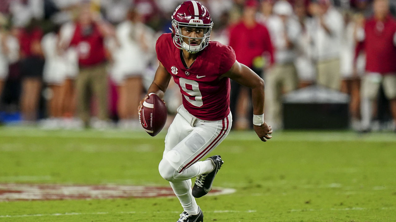 TUSCALOOSA, ALABAMA - OCTOBER 23: Bryce Young #9 of the Alabama Crimson Tide looks to pass against Tennessee Volunteers in the first half at Bryant Denny Stadium on October 23, 2021 in Tuscaloosa, Alabama