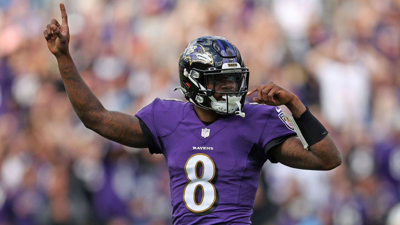 BALTIMORE, MARYLAND - OCTOBER 17: Lamar Jackson #8 of the Baltimore Ravens celebrates a rushing touchdown scored by Latavius Murray #28 during the first quarter against the Los Angeles Chargers at M&T Bank Stadium on October 17, 2021 in Baltimore, Maryland.