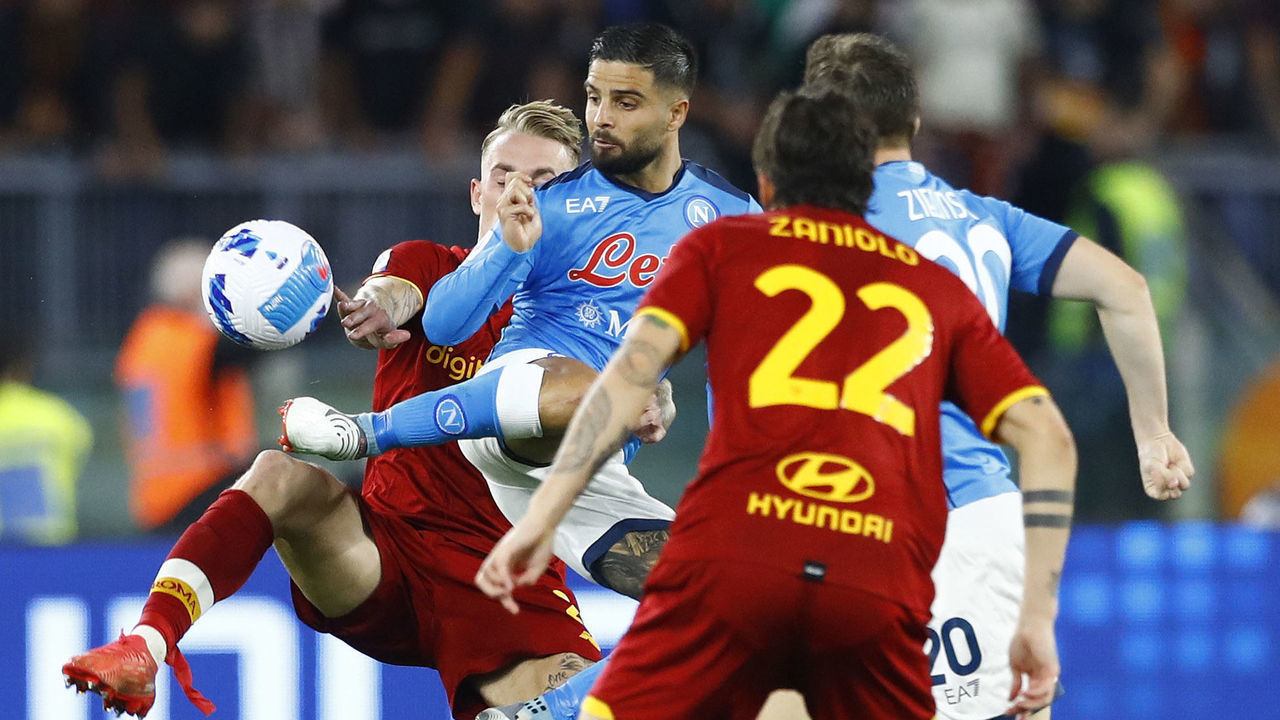 ROME, ITALY - OCTOBER 24: (BILD OUT) Lorenzo Insigne of SSC Napoli controls the ball during the Serie A match between AS Roma and SSC Napoli at Stadio Olimpico on October 24, 2021 in Rome, Italy.