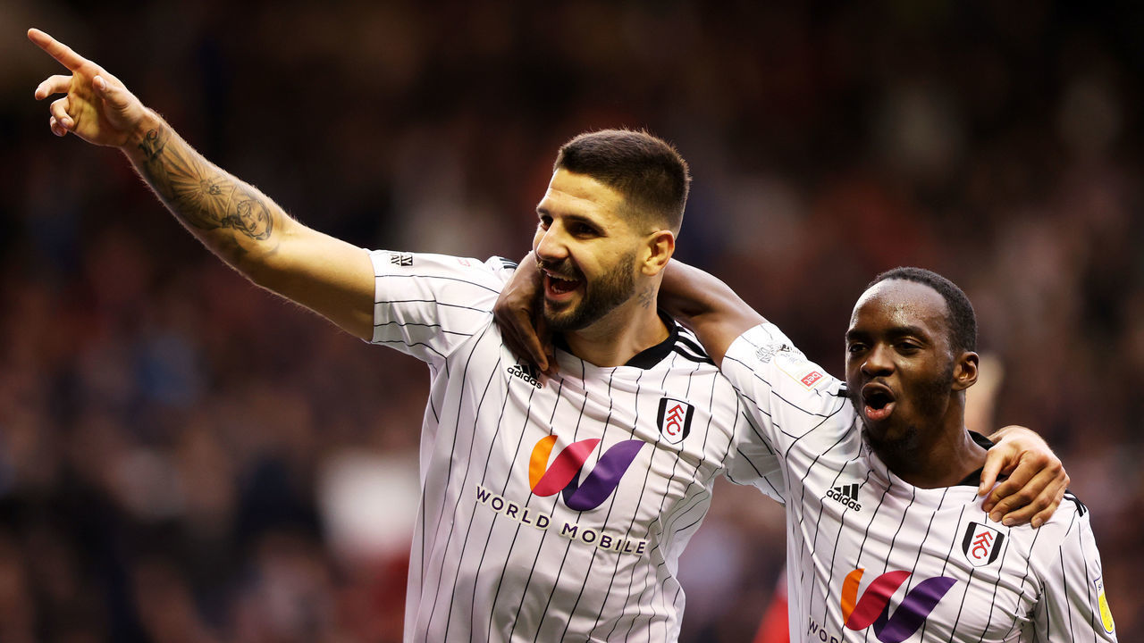NOTTINGHAM, ENGLAND - OCTOBER 24: Aleksandar Mitrovic of Fulham celebrates after scoring his teams fourth goal with Neeskens Kebano of Fulham form the penalty spot and his hat-trick during the Sky Bet Championship match between Nottingham Forest and Fulham at City Ground on October 24, 2021 in Nottingham, England.