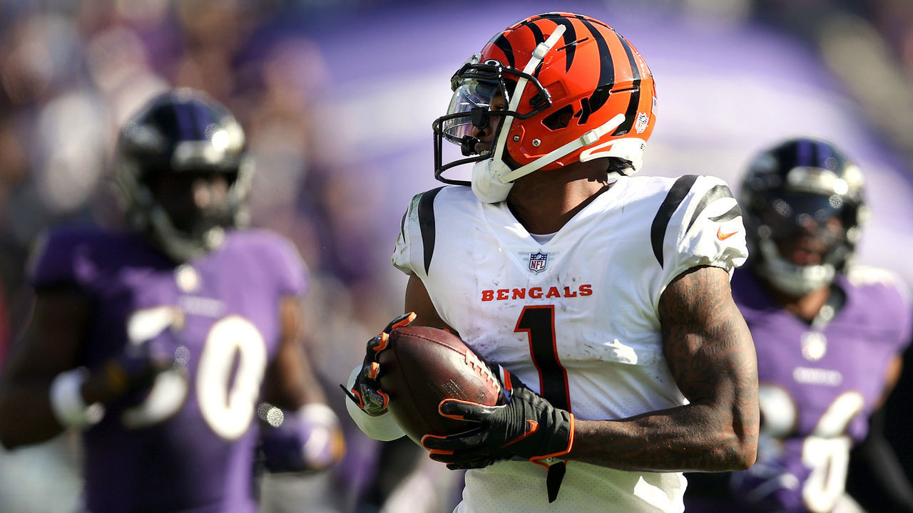 BALTIMORE, MARYLAND - OCTOBER 24: Ja'Marr Chase #1 of the Cincinnati Bengals catches the ball for a touchdown during the second half in the game against the Baltimore Ravens at M&T Bank Stadium on October 24, 2021 in Baltimore, Maryland.