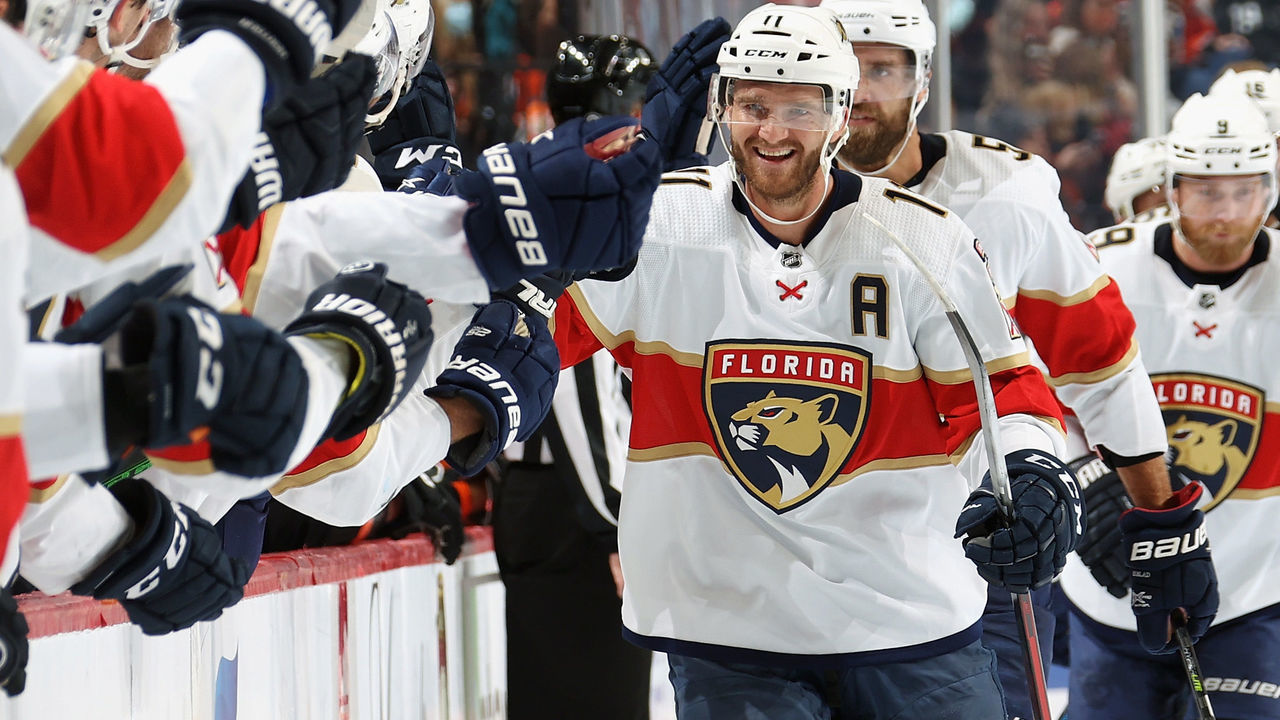 PHILADELPHIA, PA - OCTOBER 23: Jonathan Huberdeau #11 of the Florida Panthers celebrates his first period power-play goal against the Philadelphia Flyers with his teammates on the bench at the Wells Fargo Center on October 23, 2021 in Philadelphia, Pennsylvania.