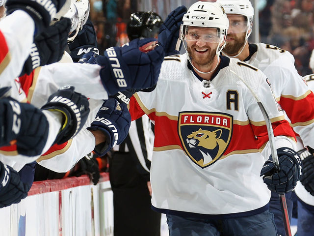 PHILADELPHIA, PA - OCTOBER 23: Jonathan Huberdeau #11 of the Florida Panthers celebrates his first period power-play goal against the Philadelphia Flyers with his teammates on the bench at the Wells Fargo Center on October 23, 2021 in Philadelphia, Pennsylvania.